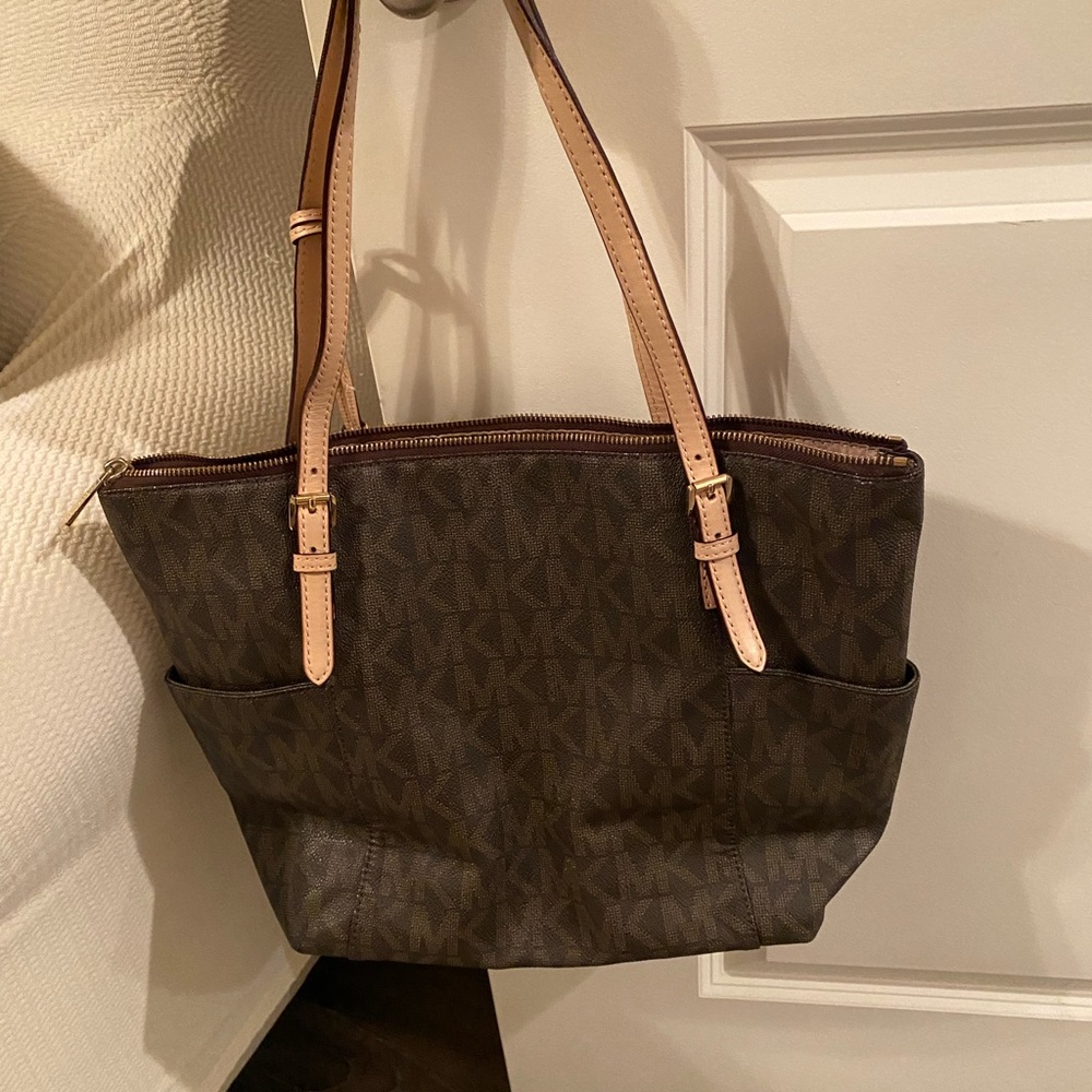 Micheal Kors purse